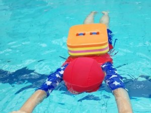 培养孩子的闭气技巧，为游泳打下基础（教你如何帮助孩子提高闭气能力，安全游泳）