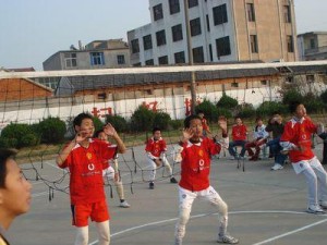 打造完美排球预备式动作，掌握关键要领（提高排球技术水平的必备技巧与训练方法）