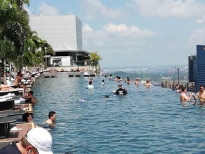 新加坡游泳技巧大揭秘！（掌握这些关键技巧，畅游新加坡的海洋天堂）