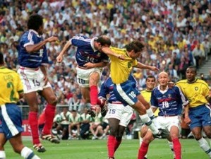 法国队在98世界杯决赛中的进球奇迹（重温法国队98年夺冠历史，揭秘他们的进球之道）