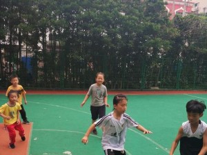篮球三步上篮的防守难题（解析篮球比赛中无法有效防守的三步上篮动作）