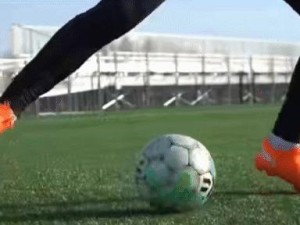 儿童足球基本过人技巧的全面指南（培养孩子足球过人技能的关键要素和训练方法）