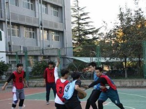 全场篮球比赛的防守技巧（提升比赛胜率的关键防守策略）